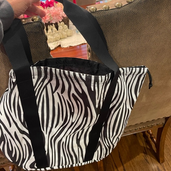 UGG NWT Frannie Cinch Totes - Picture 7 of 9